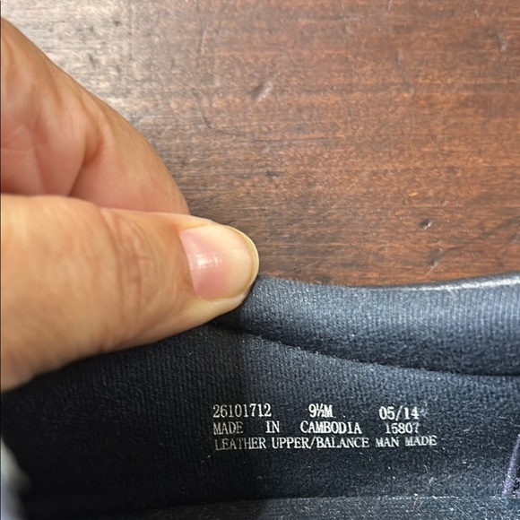 Clarks Women's Navy Leather Flats Sz 9.5 - Picture 8 of 9